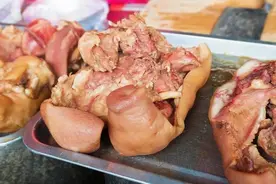 为您解密，市场上千篇一律的猪头肉味，是怎么做的？尤其是脱毛图片