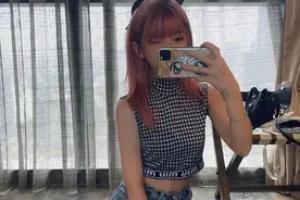 周淑怡玩游戏氪金泄露银行卡余额，水友疯狂搞事：三千万？图片