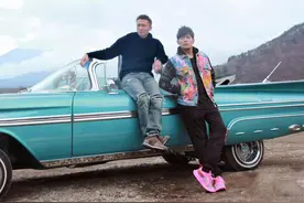 神仙组合同框！谢霆锋扎小辫超有型男范，周杰伦留络腮胡变沧老了图片