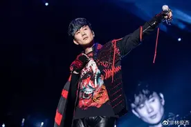 早就封神了，但我还嫌他不够火图片