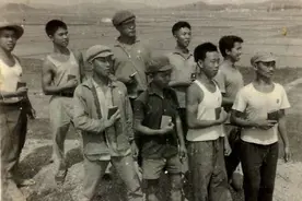 知青真实回忆：抓大鳇鱼越界被外国抓走，回来一个活人和一口棺材图片