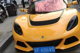 南通环城南路实拍"超跑"，车型小众，连停车场收费员都不认识图片