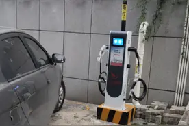 南宁市江南区壮锦大道19号江南区政府13台充电桩进驻社区图片