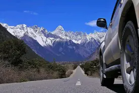 川藏线上遇女孩招手不能停？司机直言：她们的要求也太过分了吧？图片