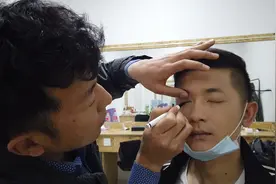 男生眼线这样化，眼睛显得深邃自然不夸张视频封面