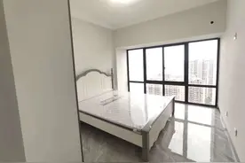 没钱的人装修，贴石膏线不吊顶，电视墙壁纸，沙发厨房灰绿色呼应图片