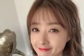 蒋欣是真的瘦了，不再肩宽腰粗，换个发型成功嫩回20岁小姑娘图片