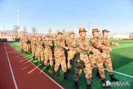 队列会操一展风采 正规抓建力促养成图片