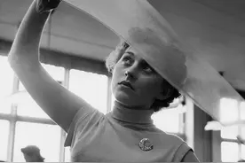 银本康——带你了解二战时紧缺的丝袜图片