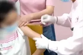 国产HPV疫苗首位接种者为十岁女孩 价格比进口疫苗便宜一半视频封面