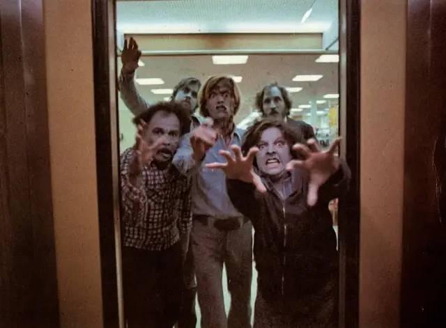 丧尸电影深度讨论：为何丧尸越进化越强大，口碑却越稀巴烂？