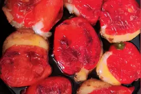 这两种食材真“搭”，裹一起腌几天，锅中一煎，抹上酱料，真鲜香图片
