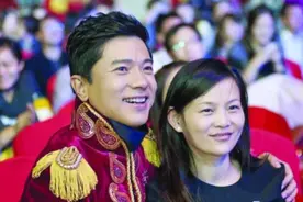 大佬们的女人，原来都是这样的人图片