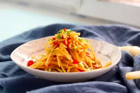 七月，姜要这么吃？做成凉菜增食欲，精神满满迎接三伏天图片