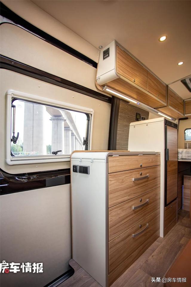 峰值扭矩1000牛米的房车见过么？配4驱厨卫齐全住2人，这品牌够硬