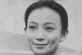 拍戏抽烟骂人，回家二女一夫，琼瑶御用女导演刘立立的奇情一生图片
