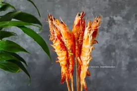 在家做椒盐串串虾，酥脆可口，连虾壳都可以嚼碎了吃掉图片