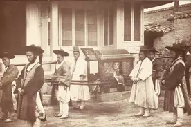 1885年，朝鲜老照片，那时的轿子好迷你，好奇怎么坐进去的？图片