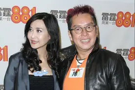 叶玉卿年纪大了也好美，抹胸裙配大波浪发型，越看越有当年韵味图片