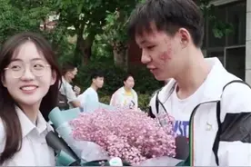 高考最美等待女孩辟谣营销：不签约不直播，与男生关系出乎意料图片