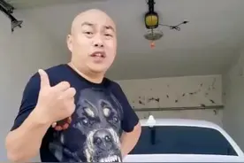 赵本山徒弟秀4辆豪车价值上千万，网友：车牌号比车贵！图片