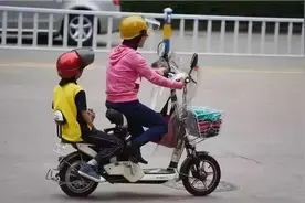 动真格！不戴头盔，一律直接罚款！图片
