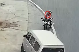 【奋进2号】如此真爱不可取，仅有一个安全头盔给了女友图片