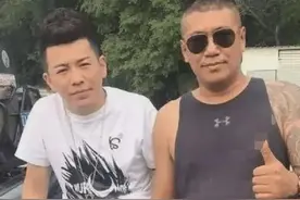 赵本六爆料舞帝利哥，别人请吃饭他系鞋带上厕所，一万块都借不到图片