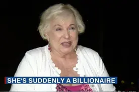 瞬间暴富？美国女子去ATM取款，发现账户竟有近10亿美元图片