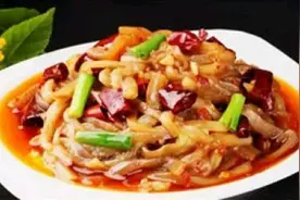 尖椒香干肉丝，啤酒酱香鸡翅，香菇土豆炖鸡肉图片