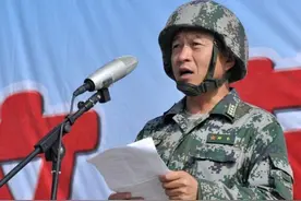 当师长遇到市长，要不要敬礼？部队当中有这样的规定图片