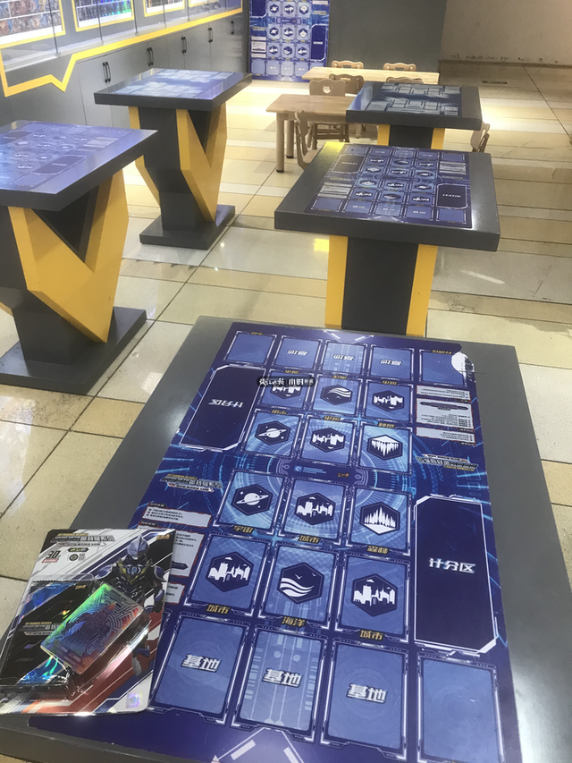 最近浙江很多娃痴迷买卡牌！男孩们老躲在厕所“交易”，有妈妈冲进小卖部发飙：昧着良心赚钱