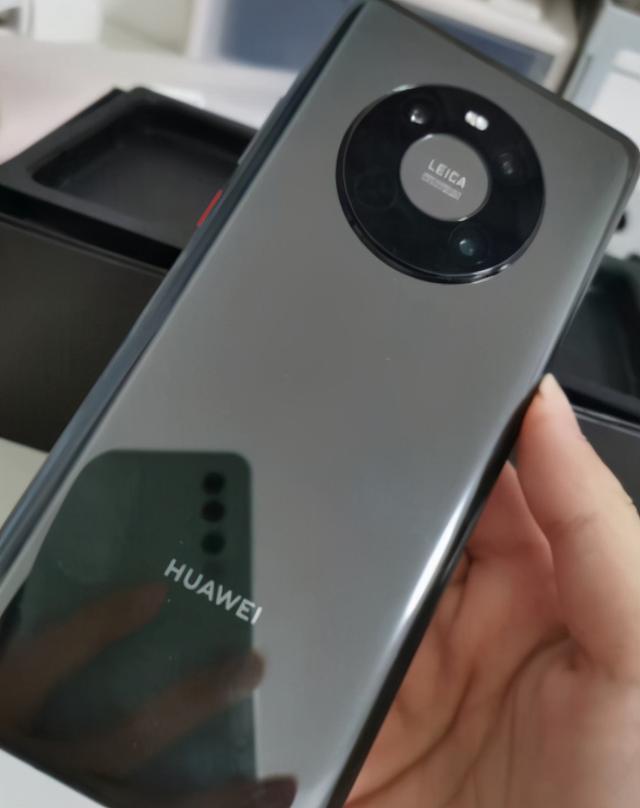 华为mate40开卖一个月,消费者真实评价已出炉,差评太无奈