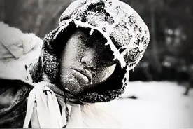 志愿军老兵痛哭：零下40度，潜伏6昼夜，125名战士冻成冰雕图片