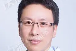 战“疫”最前线医生陈峰：女儿写信说，病人比我更需要你，你永远是我的超级英雄图片