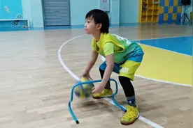 【龙江少儿篮球教学系列】省男篮教练高杉带你原地运球组合训练图片