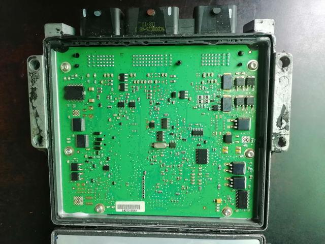 福克斯缺缸抖动，原来是发动机电脑三极管损坏，材料费4元就够