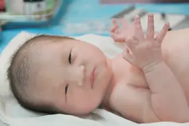 宝宝有多聪明？出生自带的5个生理现象告诉你，别说孩子啥也不懂图片