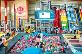 襄阳蹦床新地标来啦！不管是小孩还是大人，都能在这儿收获快乐图片