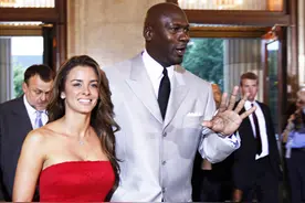 乔丹离婚支付3亿美元分手费，邓肯离婚时给了前妻艾米多少？图片