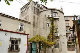 五代人住炮楼50余年，墙壁厚72厘米，为安装暖气耗时十余年图片