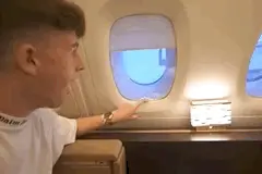 小哥花21000美元坐壕无人性的头等舱，只为测试与经济舱的区别图片
