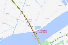 11月16日南京路况，双桥门立交两车追尾，长江大桥多车追尾图片
