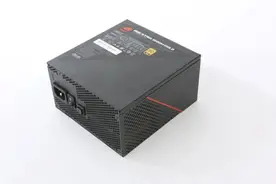 高端显卡“能量”供应站，ROG STRIX雷鹰1000W电源图片