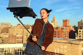 去哪旅游不能拍照？一网友和兵马俑合照被家人拒之门外图片
