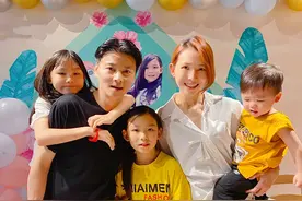 蔡少芬一家人给大女儿过10岁生日，温馨浪漫，小儿子抢镜太可爱图片