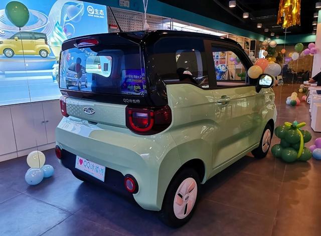 24小时订单破1.5万辆，便宜好养的代步小车，实拍奇瑞QQ冰淇淋