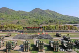 解放军出征誓师，场面震撼图片