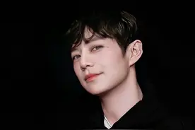 丁程鑫强硬拜师何炅，何炅直言太荒唐，网友：满屏的尴尬图片