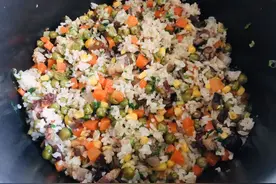 用青城山老腊肉做的腊肉煲饭 粒粒分明不粘稠，简直神仙美味！图片